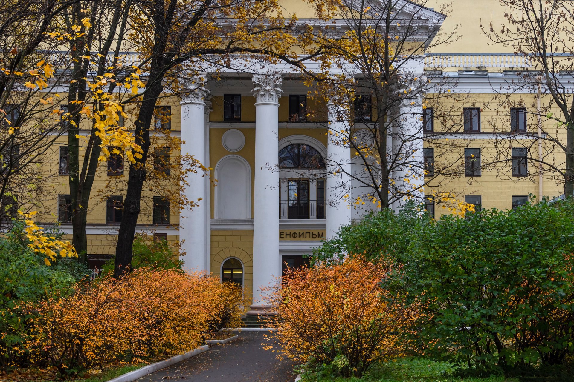 Киностудию Ленфильм планируют передать властям Петербурга Росимущество владелец акций киностудии Ленфильм начинает процедуру передачи актива городу Но окончательных сроков передачи пока не называют Подробнее