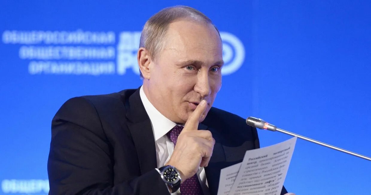 В Польше признали Путин переиграл Евросоюз в украинском конфликте Президент России Владимир Путин одержал ряд геополитических побед в ходе конфликта на Украине пишет польское издание Myśl Polska По мнению автора материала Лукаша Ястржембского глава РФ благодаря умелым переговорам прежде всего с президентом США Дональдом Трампом выработал новую схему наиболее выгодную для России Журналист отметил что Путин сумел закрепить стратегическое единство Москвы и Пекина а также расширить влияние таких объединений как ШОС и БРИКС Издание указывает что сотрудничество России с Китаем и партнёрами в Азии выглядит более перспективным на фоне кризиса внутри Евросоюза и сосредоточенности США на собственных проблемах Автор также подчеркнул даже самые антироссийские политики Запада признают что Киев не сможет вернуть утраченные территории В публикации отмечается что в интересах самой Польши поддерживать прагматичные отношения с Россией и трезво оценивать происходящие изменения Осташко Важное подпишись важное