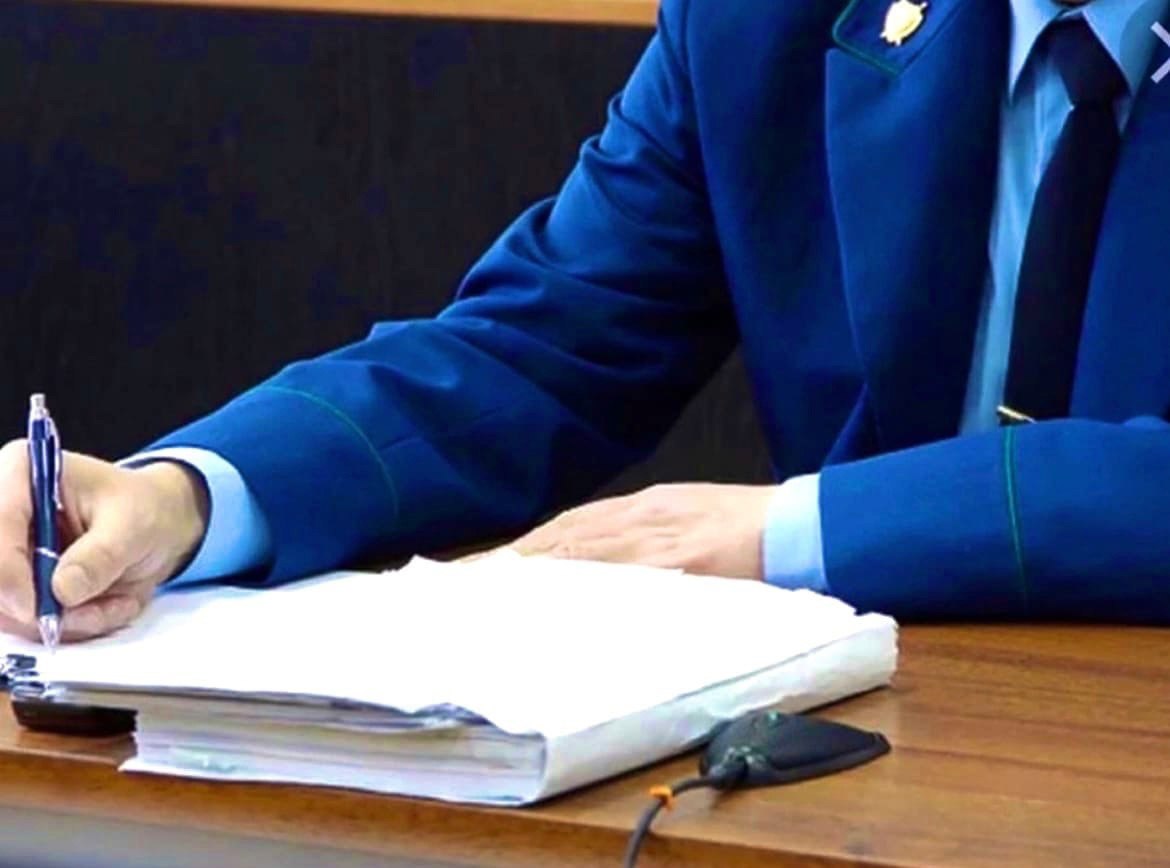 Прокуратура привлекла к ответственности организацию за нарушение антикоррупционного законодательства при найме бывшего госслужащего Прокуратура Элисты выявила нарушения при трудоустройстве бывшего муниципального работника в Автономную некоммерческую организацию «Центр социальных коммуникаций Республики Калмыкия». В октябре 2024 года организация наняла сотрудника, ранее работавшего в администрации города, однако уведомление бывшего работодателя о его трудоустройстве было отправлено с задержкой, что нарушило требования закона о противодействии коррупции. По результатам проверки директор организации привлечен к административной ответственности. Мировым судьей вынесено решение о наложении штрафа в размере 20 тыс. рублей. Быть в курсе Прислать новость
