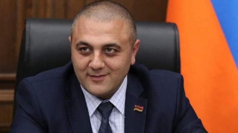 Задержана теща депутата Национального Собрания Армении от фракции партии Гражданский договор Карена Саруханяна за сопротивление правоохранителям при задержании 20 октября оппозиционного мэра города Гюмри Ширакской области Вардана Гукасяна сообщает журналист Сюзи Бадоян По ее словам во время событий произошедших 20 октября в Гюмри женщина пыталась помешать чтобы мэра ее города по воле шефа ее зятя не увезли в тюрьму Подпишитесь и следите за обновлениями   panorama russ