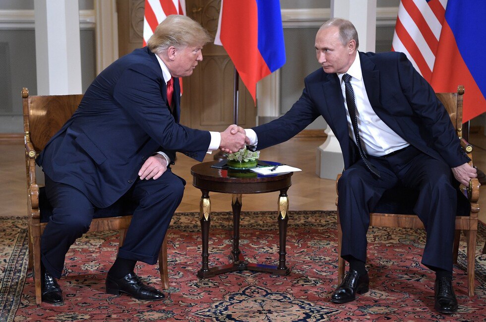 Трамп анонсировал новый разговор с Путиным по теме Украины «Я собираюсь поговорить с Владимиром Путиным, посмотреть, сможем ли мы это закончить. Я поговорю с Путиным», — сказал Трамп на пресс-конференции в Гааге по итогам саммита НАТО. Американский лидер сегодня также провел встречу с главой киевского режима Зеленским. В беседе с журналистами он не стал уточнять, продолжат ли США военные поставки на Украину, однако пообещал рассмотреть вопрос снабжения системами ПВО Patriot. Дональд Трамп и Владимир Путин, 2018 год. Фото: Администрация Президента России Читать полностью Подписаться