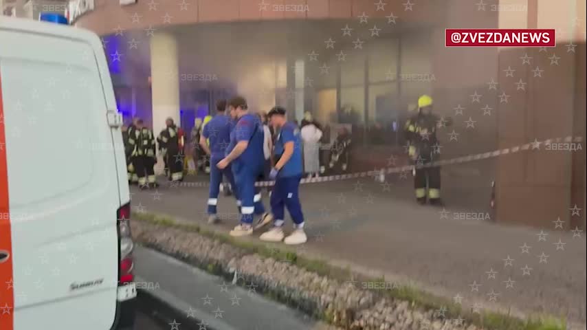 Пожар в торговом центре в поселении Московский: экстренные службы на месте