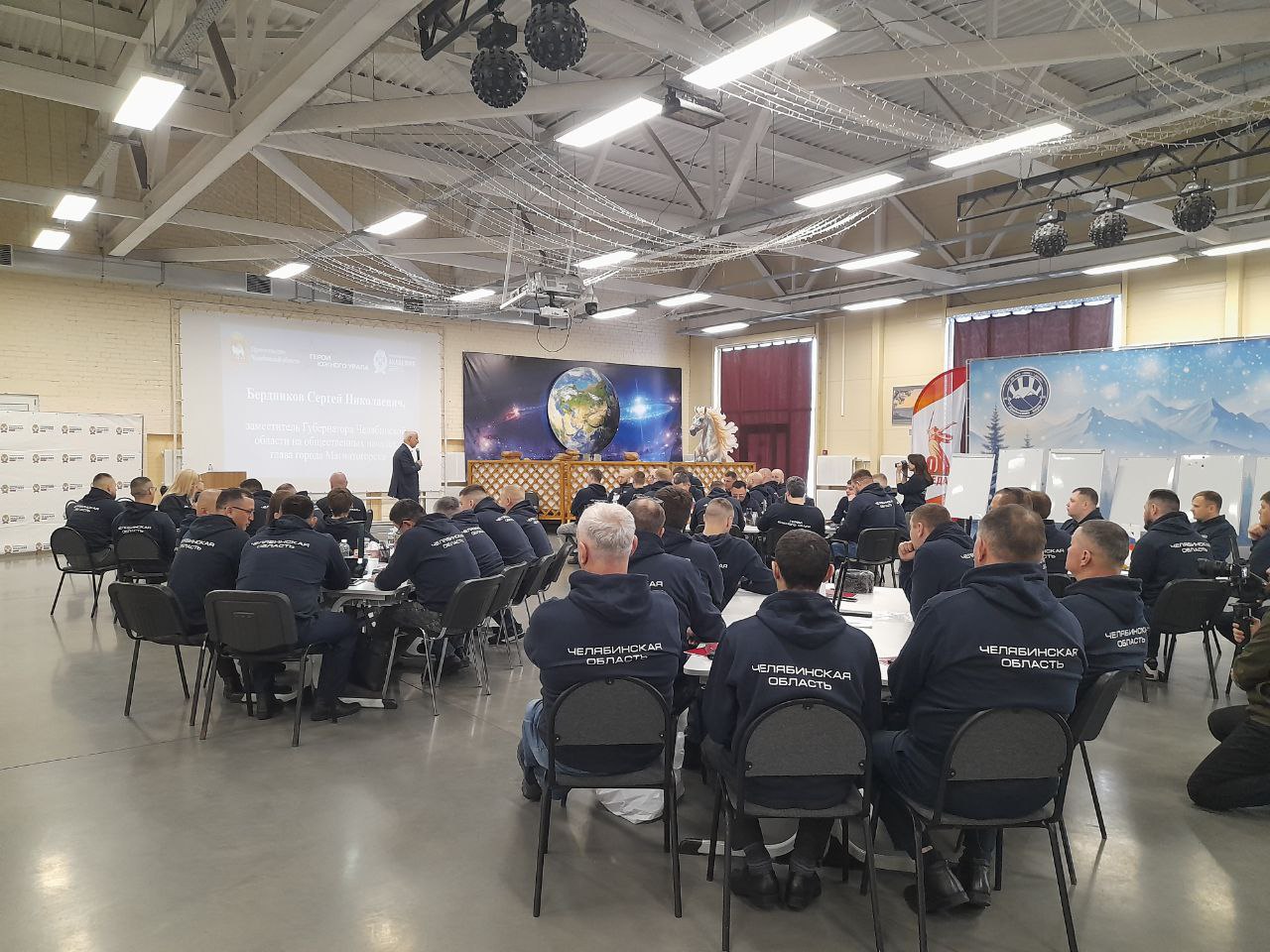 В Магнитогорске стартовал третий образовательный модуль региональной кадровой программы Герои Южного Урала Он посвящен теме Региональное и муниципальное управление Образовательный курс пройдут 58 человек которых отобрали из 1056 претендентов Это ветераны СВО показавшие наиболее высокие результаты в части управленческого опыта и потенциала