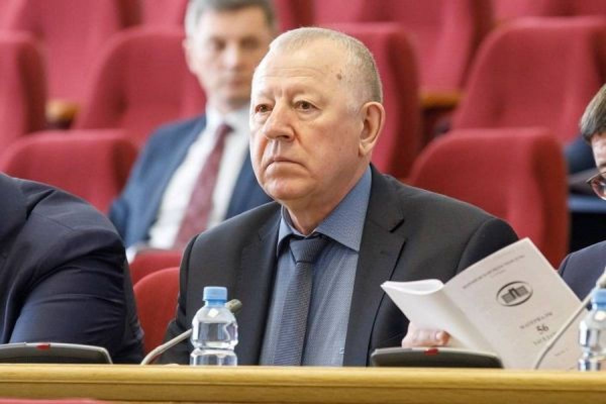 Коммунист-единоросс Колосков последним получил справку, что он депутат Воронежской облдумы 25 июля после окончания рабочего дня бывший первый заместитель председателя думы и экс-председатель комитета по бюджету и финансам Николай Колосков получил справку о том, что он является депутатом Воронежской областной думы на неосвобожденной основе за подписью председателя облдумы Владимира Нетесова. ↗ Прислать новость Подписаться