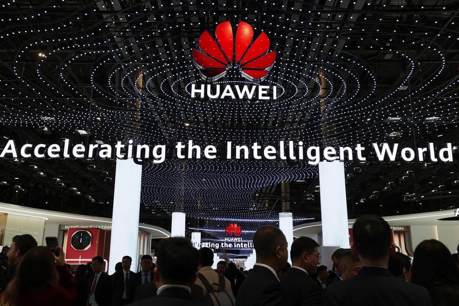 Компания Huawei предоставила открытый доступ к ПО для чипов Ascend Компания открыла исходный код программного обеспечения CANN Compute Architecture for Neural Networks , используемого в работе с чипами Huawei Ascend. Как объяснили представители корпорации, это решение поможет пользователям разрабатывать индивидуальные решения, что поддержит раскрытие глубокого потенциала Ascend. Подобную инициативу Huawei рассматривает как шаг на пути их широкого распространения среди общественности. Ранее компания открыла исходники своей операционной системы HarmonyOS и платформы искусственного интеллекта MindSpore. Китайская Панорама