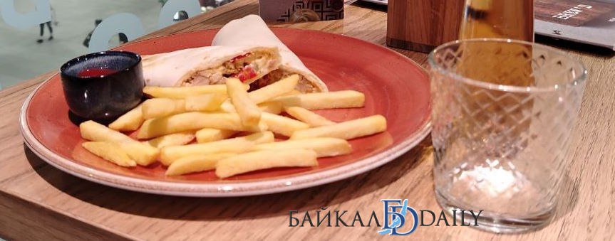 Жителям Бурятии советуют не налегать на жареное после новогодних застолий В управлении Роспотребнадзора по Бурятии дали советы как восстановить режим после новогодних праздников В первую очередь важно постепенно нормализовать режим питания Сбалансированное питание поможет не только восстановить организм но и в целом укрепить иммунитет Не пренебрегайте продуктами богатыми витаминами и нужными микроэлементами это овощи зелень фрукты сухофрукты Исключите тяжёлую пищу жареное солёное маринованное отметили в управлении Также после праздников важно восстановить режим сна Актуально