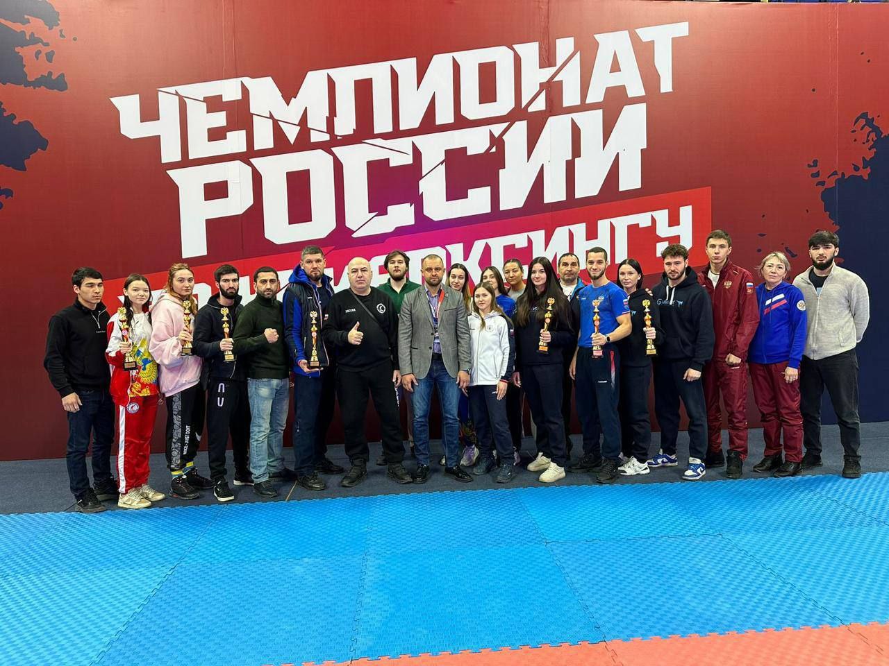 Ульяновские кикбоксеры показали отличные результаты на Чемпионате России.   Турнир проходил в Кемерово. Всего приняли участие 547 спортсменов из 54 регионов.  Сборная Ульяновска завоевала 5 золотых, 2 серебряных и 5 бронзовых медалей.  Короче, молодцы     Подписаться   Прислать новость