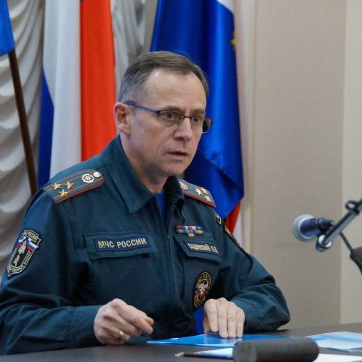 Заместитель начальника Главного управления – начальник управления надзорной деятельности и профилактической работы ГУ МЧС России по Самарской области, полковник внутренней службы Владислав Садовский. 2,5 года условно за злоупотребление полномочий и подлог Владислав Садовский служил в МЧС с 2002 года. Начинална должностях инспекторского состава ГПС ФПС МЧС России по Самарской области. С 2009 по 2016 гг. - заместитель начальника отдела нормативно-технического, лицензирования и сертификации управления надзорной деятельности Главного управления МЧС России по Самарской области; С 2016 по 2019 гг. - заместитель начальника управления – начальник отдела дознания и административной практики управления надзорной деятельности и профилактической работы Главного управления МЧС России по Самарской области; С 2019 г. - заместитель начальника Главного управления – начальник управления надзорной деятельности и профилактической работы Главного управления МЧС России по Самарской области.