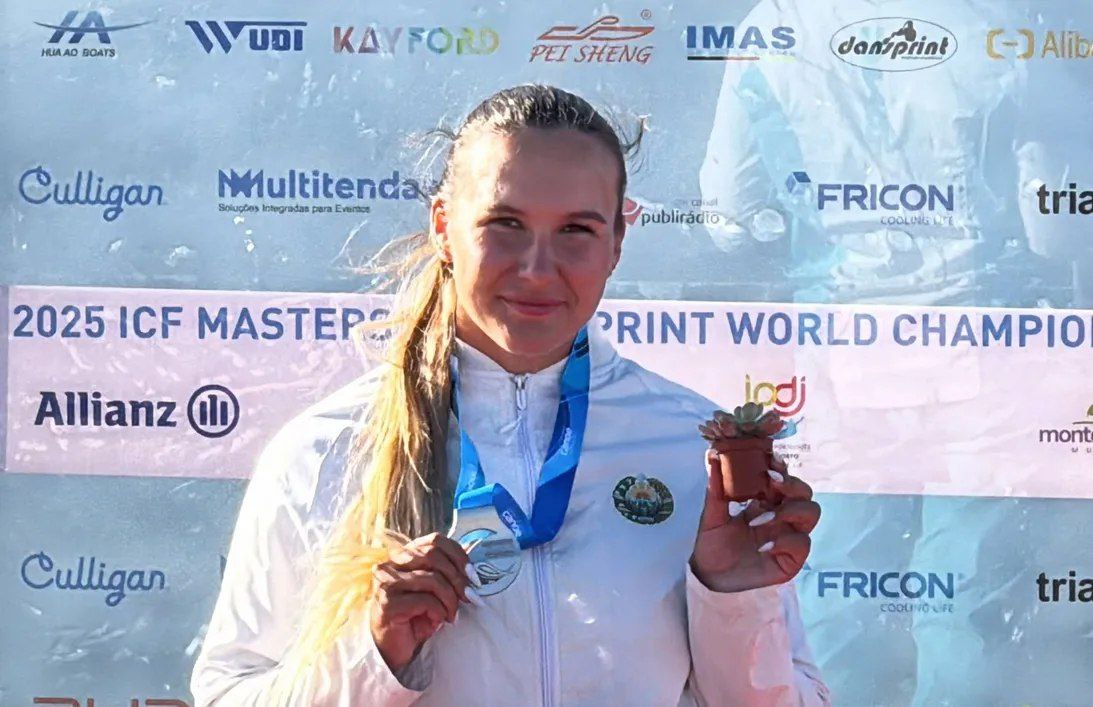 Узбекская байдарочница взяла серебро на чемпионате мира среди молодежи.  В Монтемор-у-Велью  Португалия  продолжается чемпионат мира по гребле на байдарках и каноэ среди спортсменов до 18 и до 23 лет.  Сборная Узбекистана завоевала первую медаль: Арина Танатмишева пришла второй в заезде на 1000 метров в категории U23 и принесла стране серебро.