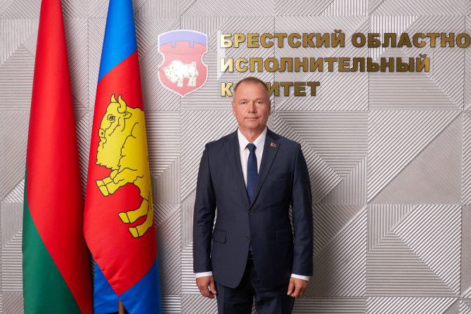 Новые руководители Брестского, Каменецкого и Ивановского районов  Президент Беларуси Александр Лукашенко дал согласие на назначения.     Владимир Сенчук возглавит Каменецкий райисполком — до этого занимал пост председателя Брестского райисполкома.     Во главе Брестского райисполкома станет первый заместитель председателя Жабинковского райисполкома Григорий Панасюк.     Директор ОАО «Тышковичи-Агро» Николай Бортник назначен председателем Ивановского райисполкома.  #1регион   Больше новостей с