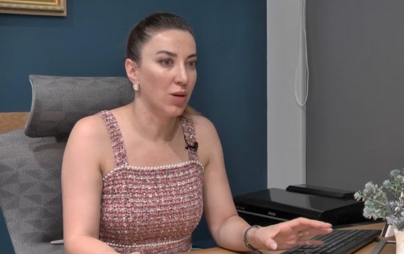 Правозащитница армянские пленные в Баку совершали попытки самоубийства Среди армянских пленных содержащихся в бакинских тюрьмах были попытки самоубийства сообщила Азатутюн Сирануш Саакян защитник интересов пленных в Европейском суде По словам правозащитницы на днях у пленных состоялись телефонные разговоры с родными во время которых и стало известно о попытках самоубийства Не называя имен Саакян лишь сообщила что пытавшиеся покончить с собой были не из числа военно политического руководства Арцаха а из числа других пленных