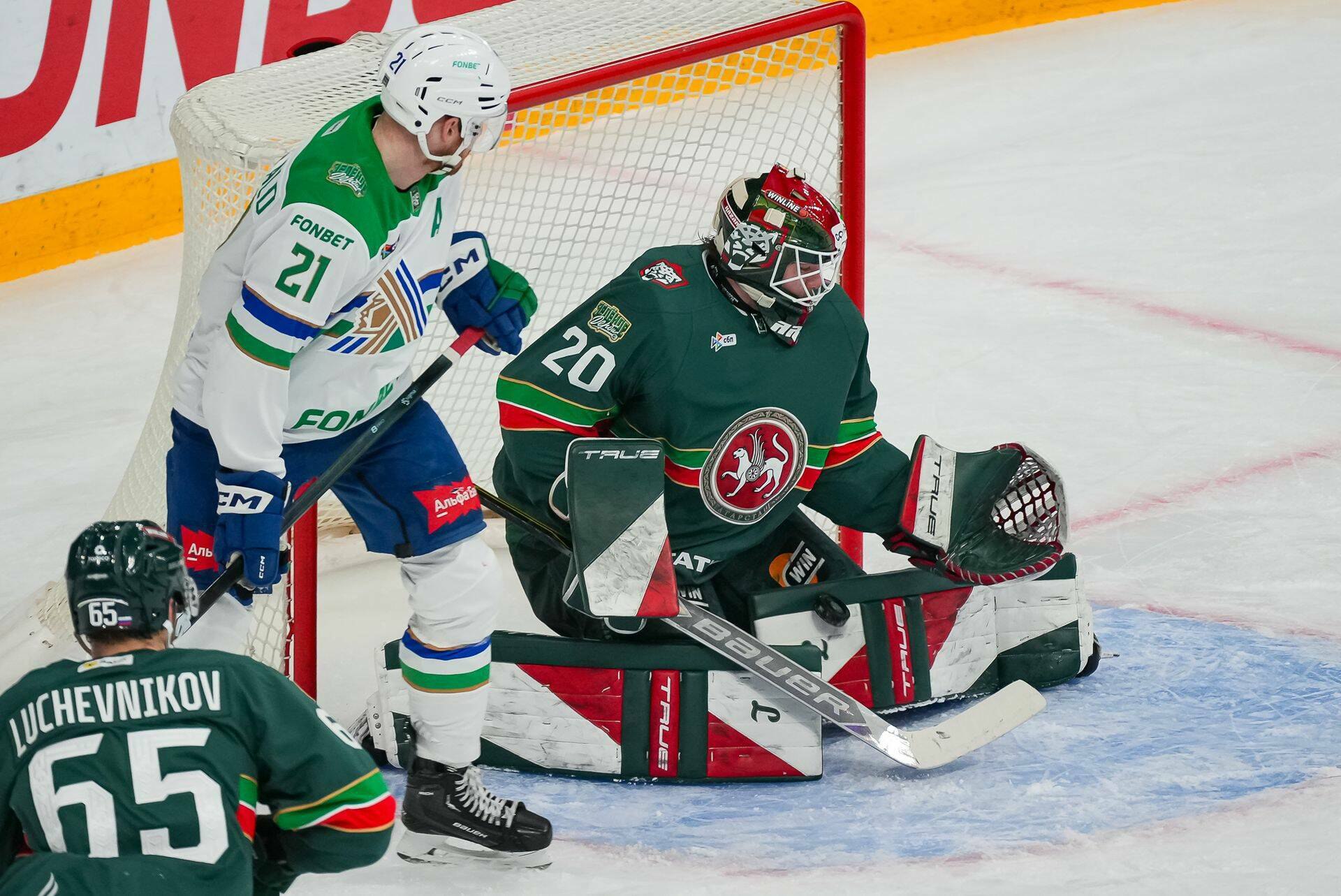 Ак Барс примет Салават Юлаев в заключительном Зеленом дерби сезона Сегодня в рамках регулярного чемпионата КХЛ состоится принципиальное дерби Восточной конференции между казанским Ак Барсом и уфимским Салаватом Юлаев В четырех из пяти очных встреч победу праздновали хоккеисты казанского клуба Читать полностью