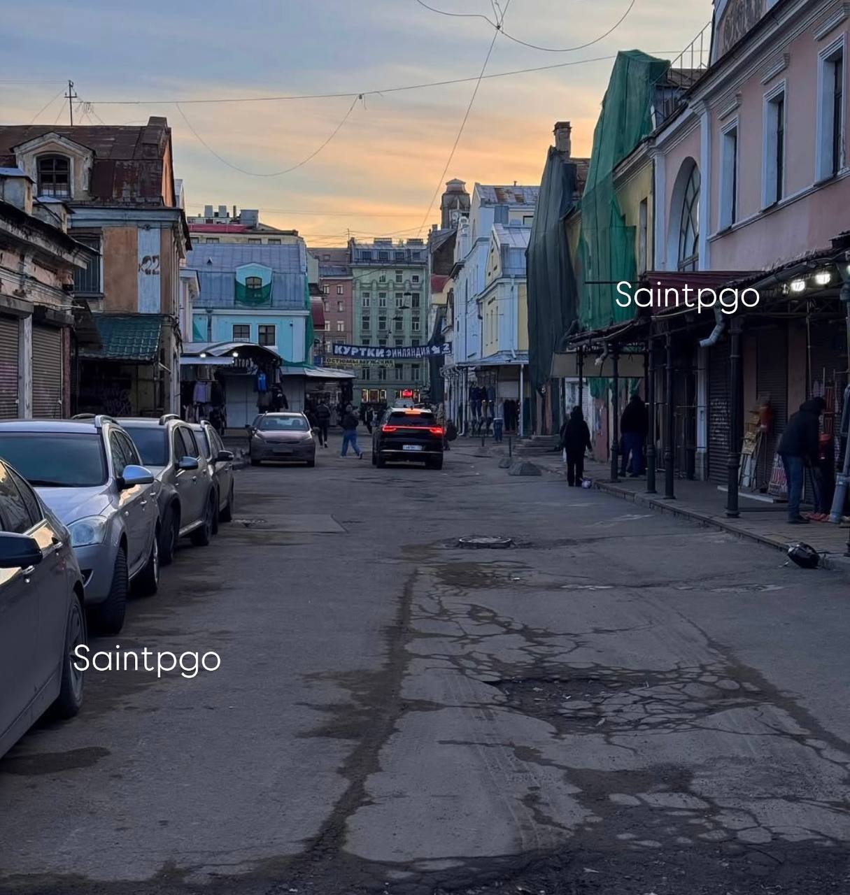 В Петербурге предложили продать Апраксин двор — по примеру "Крестов". Город мог бы выручить более 1,6 млрд рублей, что больше суммы, полученной от продажи "Крестов" за 1,1 млрд. Общественники считают, что продажа эффективнее аренды и привлечёт больше инвесторов. – жми тут / Прислать новость #спб #питер #Петербург