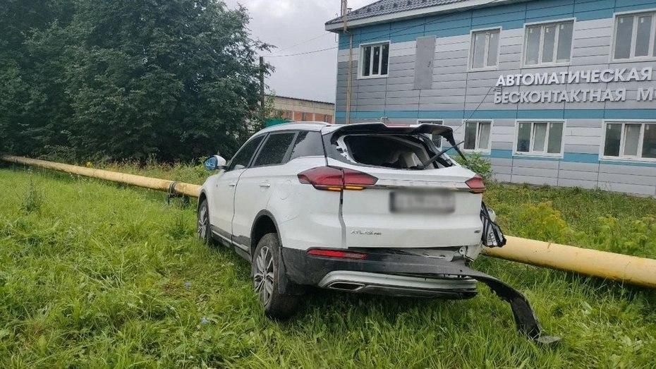 Во вчерашнем ДТП с автобусом пострадал человек.    5 августа на улице Гагарина легковой автомобиль «Джили», выполняя поворот, не уступил дорогу автобусу «Ютонг», который двигался по главной дороге.    В результате ДТП водитель «Джили» получил ушибы и был госпитализирован в Александровскую центральную районную больницу. Водитель автобуса, мужчина 58 лет не пострадал.  Написать нам:    Подпишись на –