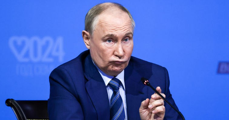 Reuters Российские власти намерены существенно поднять НДС Российское правительство всерьез рассматривает возможность нового повышения налогов в стране ради сокращения дефицита казны и сохранения бюджетного правила