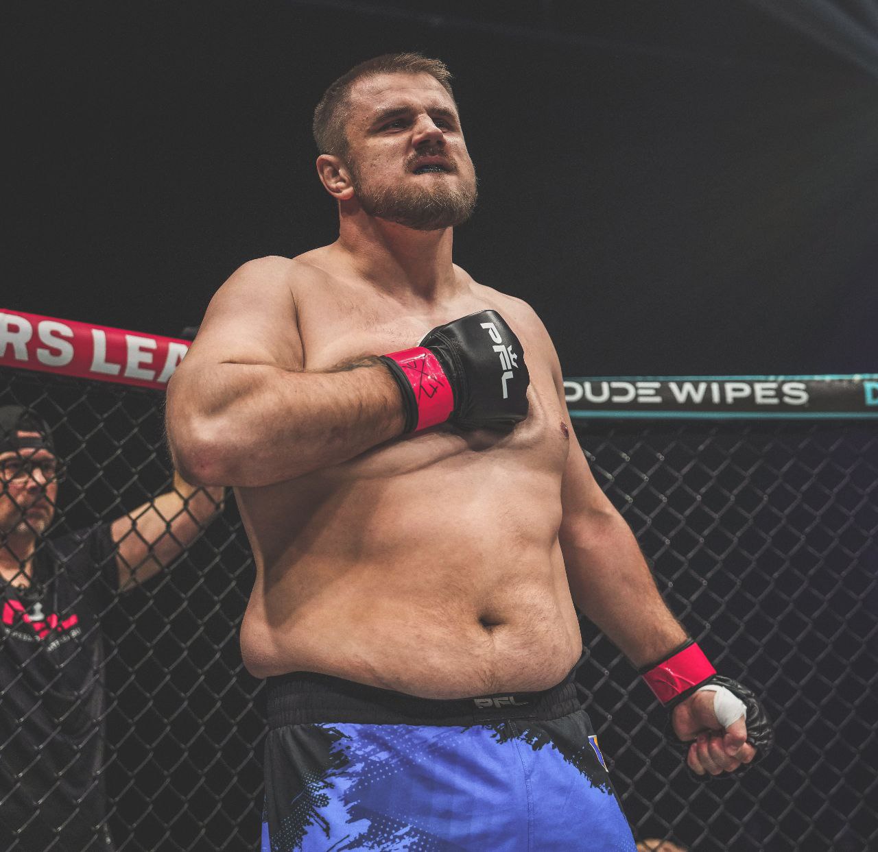 Сегодня на турнире PFL Александр Романов одержал досрочную победу над американцем Тимом Джонсоном удушающим приемом в первом раунде!