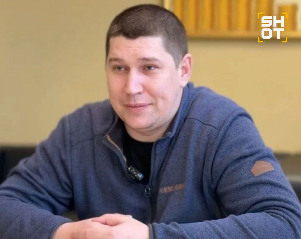 Задержан лидер Русской общины в Обнинске Shot По данным канала заявление на Руслана Денисова написал житель Козельска Активиста подозревают в вымогательстве в особо крупном размере предварительно речь идет о сумме более 1 млн рублей Денисова задержали сегодня утром сейчас он находится в Калужской области в местном ИВС