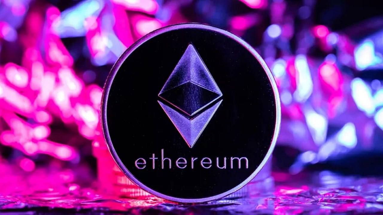 В GameSquare собираются привлечь 100 миллионов долларов для покупки ETH Американская медиакомпания GameSquare запускает стратегию управления Ethereum-резервами и планирует поэтапно инвестировать до 100 миллионов долларов в ETH. Также в фокусе — доходные инструменты экосистемы Ethereum: от стейблкоинов до NFT. Крипта становится частью стратегии даже у медиахолдингов — и это уже тренд, а не эксперимент. Crypto Chat Exchange ADS