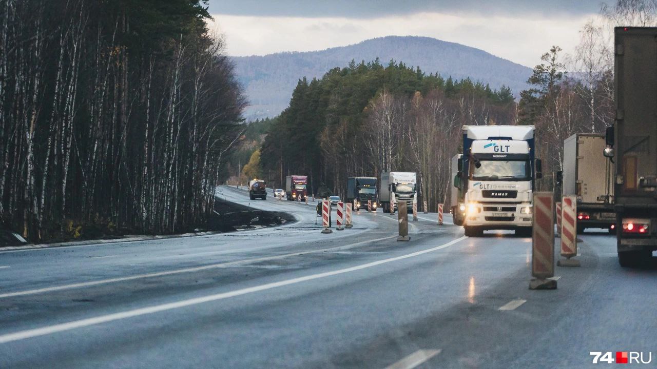 Трассы временно закрыты из за ледяного дождя в Башкирии С 12 30 по местному времени в субботу 22 ноября введено ограничение движения для грузового и пассажирского транспорта на нескольких участках дорог регионального значения в Белорецком и Архангельском районах сообщает пресс служба ГУ МЧС по Башкирии В частности временные ограничения введены на трассах Уфа Инзер Белорецк Стерлитамак Белорецк Магнитогорск Белорецк Учалы Миасс PROtransport