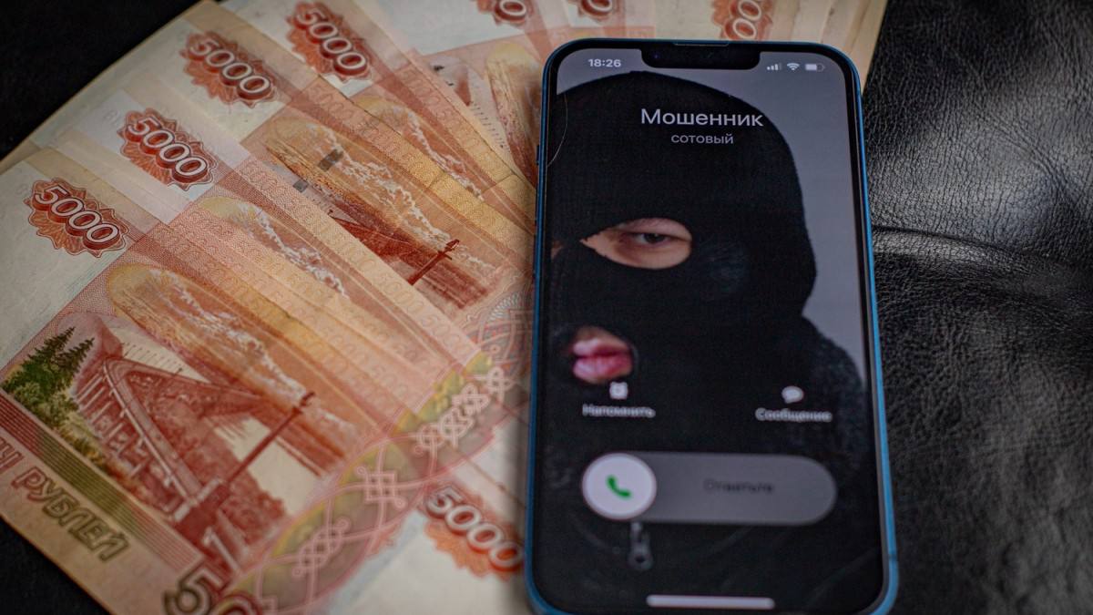 Мошенники украли 10 миллионов рублей у москвича используя поддельный криптообменник Москвич стал жертвой новой схемы обмана потеряв 10 миллионов рублей при обмене криптовалюты Злоумышленники создали фальшивый обменник в Telegram и организовали встречу в реальном офисе сотрудники которого были не в курсе аферы Пока жертва ехала на встречу мошенники скопировали его аккаунт и связались с настоящим обменником от его имени подменив адрес кошелька для перевода средств Убедившись в успешности тестового перевода москвич подтвердил сделку и потерял свои деньги Подпишись на нас в МАХ