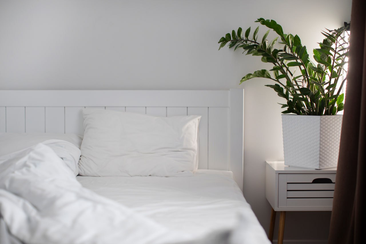 В Сочи планируют создать 27 тысяч новых гостиничных номеров к 2033 году В Сочи планируется создание 27 тысяч новых гостиничных номеров и более 25 тысяч новых рабочих мест к 2033 году В 2025 году было заключено пять протоколов о намерениях по инвестициям в Краснодарском крае Два из них были подписаны на Петербургском международном экономическом форуме Также в 2026 году планируется ввести в эксплуатацию гостиницы Лотте Плаза и Приморская а также санатории Медвежий Угол и Волна Это добавит 1 4 тысяч номеров и создаст 1 6 тысяч рабочих мест Freepik Экономикавпечатлений