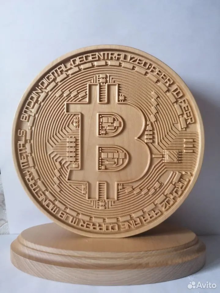 Монету талисман из дерева продают в Барнауле за 2 5 млн рублей На платформе Авито выставили на продажу сувенир в виде Вitсоin Стоимость монеты 2 5 млн рублей Владелец отмечает что этот сувенир подойдёт в качестве подарка или талисмана Сам Биткоин сделан из дерева Фото Авито Катунь 24 в MAX