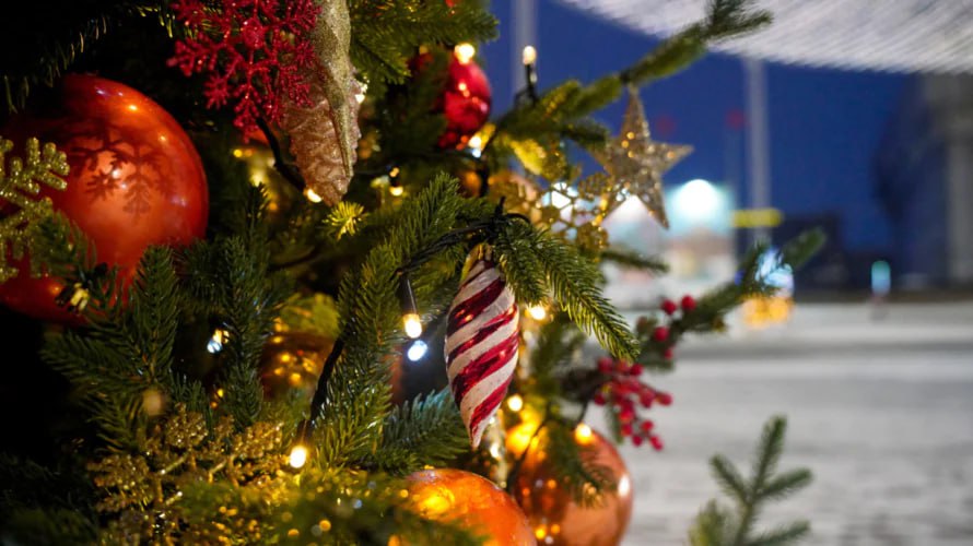 Что посмотреть в новогоднюю ночь мюзиклы фильмы и концерты В эту новогоднюю ночь телеканалы подготовили для туляков обширную развлекательную программу Телезрителей ждут традиционные показы советских фильмов и мультфильмов концерты и праздничные новинки ЧИТАТЬ ЗДЕСЬ