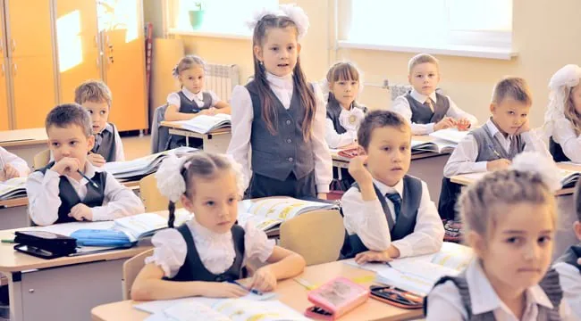 Официально 11 мая школьники в Узбекистане будут учиться а детсады в этот день уйдут на выходной В понедельник государственные детские сады будут закрыты из за переноса выходного за 9 мая но для учащихся средних и старших классов школ этот день останется обычным учебным Для школьников началки 11 мая также объявлен выходным днем Подписаться на канал Узбекистан Online