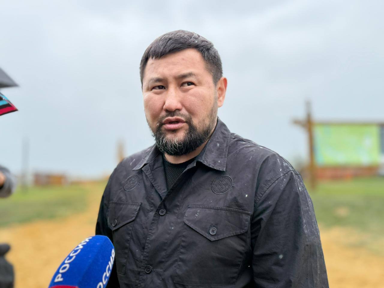 Во время Ысыаха Туймаада мобильная связь будет доступна только для совершения звонков «В целях обеспечения безопасности по линии антитеррора, в дни проведения Ысыаха на территории Ус Хатын будет отключен мобильный интернет. Жителей и гостей столицы просим заранее позаботиться о снятии наличных или использовании банковских карт для оплаты покупок в торговых рядах и точках общественного питания» - сказал Евгений Григорьев. По словам главы города, для обеспечения стабильной работы торговых точек будет организована проводная связь, а для представителей прессы – проводной интернет. Все новости #Яестьновость Обсудить