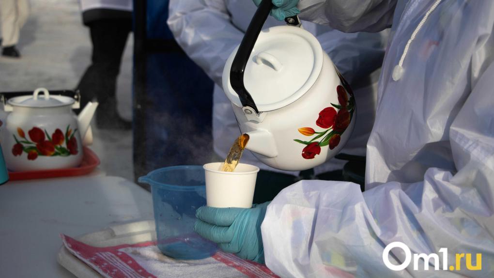 На Зимнем Любинском установят чайный и блинный рекорды на Масленицу 22 февраля на Зимнем Любинском устроят грандиозное чаепитие на котором угостят гостей 10 000 чашками ароматного напитка Чалдоны А к чаю планируется приготовить ровно 2026 традиционных чалдонских знаменитых сибирских блинов с припёком Эти уникальные угощения станут символом дружбы и гостеприимства жителей севера Омской области Попробовать местные деликатесы сможет каждый посетитель праздника совершенно бесплатно Om1 Омск в MAX