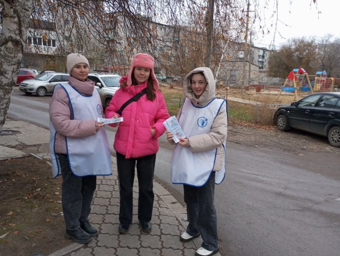 Волонтёры ЗОЖ организовали и провели акцию "Молодёжь - за здоровый образ жизни! "  Цель акции- предупреждения распространения наркомании среди несовершеннолетних и молодежи, выявления и пресечения фактов их вовлечения в противоправную деятельность, связанную с незаконным оборотом наркотических средств, а также повышения уровня осведомленности населения о последствиях потребления наркотиков и об ответственности за участие в их незаконном обороте. Во время акции волонтёры ЗОЖ раздали буклеты, призывающие к правильному образу жизни и раскрывающие отрицательное влияние наркотиков и всяких других отравляющих организм веществах.