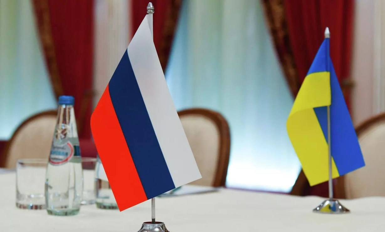 Темы на возможных переговорах по Украине в Стамбуле будут охватывать вопросы устойчивого урегулирования и реалии "на земле", включая вопрос территорий, заявил замглавы МИД России Сергей Рябков. Москва готова вести переговоры ответственно, но сомневается в договороспособности другой стороны, подчеркнул он.