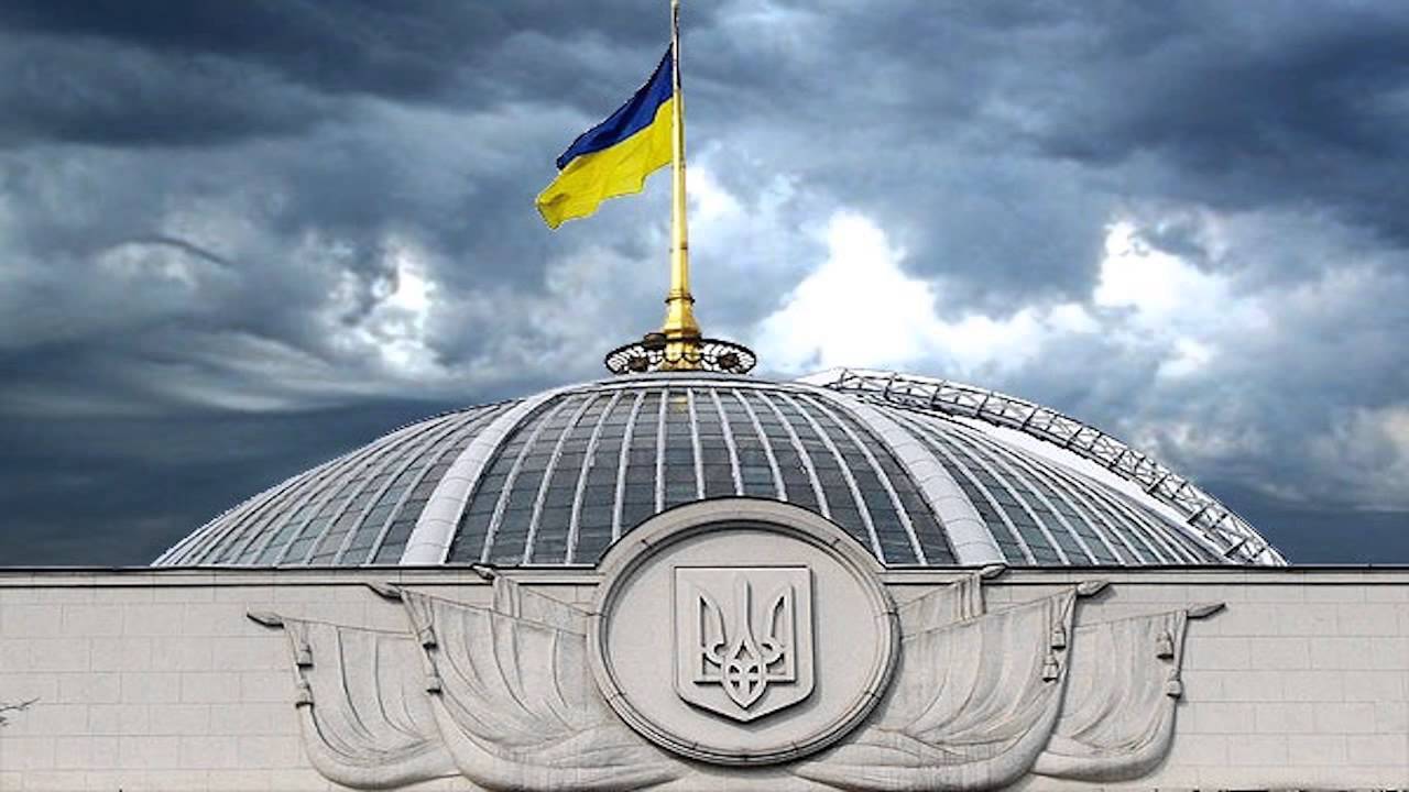 В Верховную раду внесли законопроект который предусматривает наказание от пяти до десяти лет лишения свободы для бойца ВСУ за отказ выполнять приказ командира Ранее сообщалось что на Украине за три года конфликта открыто более 250 тысяч дел об оставлении части и о дезертирстве ВСУ Украина наказание Подписаться на Pravda ru