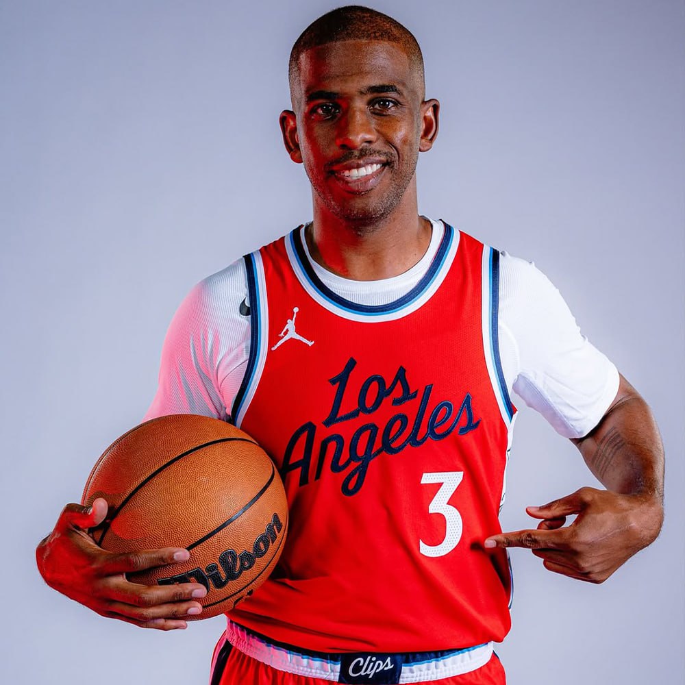 Крис Пол объявил о завершении профессиональной карьеры 40 летний баскетболист расторг контракт с Торонто и объявил в соцсетях что завершает выступления За время карьеры Пол поиграл в Нью Орлеан Клипперс Хьюстоне Оклахоме Финиксе Голден Стэйт и Сан Антонио Он является двукратным олимпийским чемпионом В сентябре 2025 года Пол был введен в Зал славы баскетбола Подписывайтесь на РИА Новости Спорт в MAX