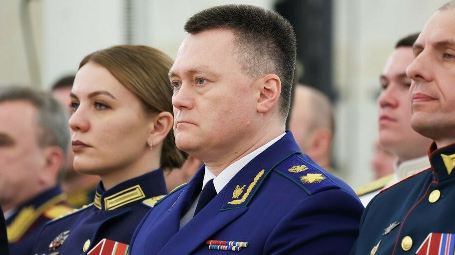 ФБК семья генпрокурора РФ владеет недвижимостью почти на 1 5 млрд Фонд борьбы с коррупцией сообщил что у двухлетнего сына генпрокурора России Игоря Краснова есть квартира стоимостью 760 миллионов рублей напротив Кремля Семья главы надзорного ведомства за последние годы приобрела недвижимости почти на полтора миллиарда рублей   Прислать новость