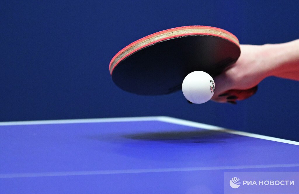 ФНТР отстранила 14 летнюю теннисистку за недостойное поведение на сборах Спортивно дисциплинарная комиссия Федерации настольного тенниса России ознакомилась с видеоматериалами и пришла к выводу что содержание роликов наносит существенный вред репутации настольного тенниса в стране и порочит звание игрока сборной Екатерина Дроздова получила бан на три месяца с условной дисквалификацией сроком на шесть месяцев Подписывайтесь на РИА Новости Спорт в MAX