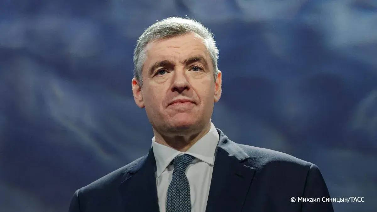 В малых городах России предложили бесплатно выделять землю под частное строительство семьям с детьми, ветеранам спецоперации, а также людям, переезжающим из крупных городов. Об этом ТАСС заявил Слуцкий.