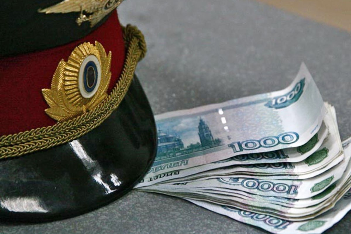 Жительница РТ, оформившая микрозаймы на документы знакомой, предстанет перед судом  Как сообщил «Татар-информу» прокурор Тукаевского района Руслан Галиев, 34-летняя женщина оформила два микрозайма — на 6 тыс. и 5,5 тыс. рублей — в микрофинансовых организациях.   При этом она указала в заявках паспортные данные своей знакомой без ее согласи. Полученные средства женщина использовала на личные нужды.  Свою вину она признала, ущерб возместила добровольно. Уголовное дело уже направлено в мировой суд для рассмотрения.     Подпишитесь: