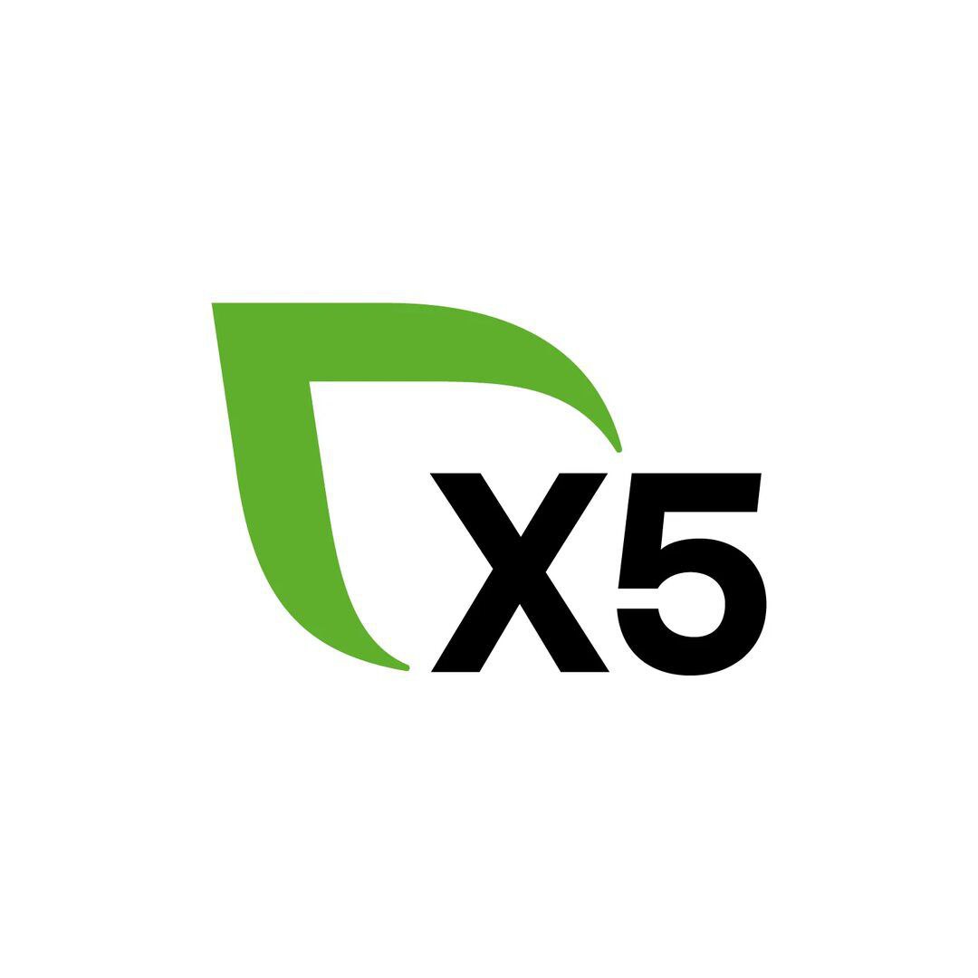 X5 опубликовала отчëт за 3 квартал и 9 месяцев Розничная выручка увеличилась на 20 Выручка за квартал год к году выросла на 18 50 и составила 1 16 трлн рублей Выручка за 9 месяцев составила 3 40 трлн рублей увеличившись на 20 30 Продажи цифровых бизнесов выросли на 43 60 и 48 50 по итогам квартала и 9 месяцев до 64 97 млрд рублей и 205 87 млрд рублей соответственно Рост чистой розничной выручки сетей жестких дискаунтеров Чижик составил в третьем квартале 65 30 103 82 млрд рублей По итогам 9 месяцев рост выручки составил 80 20 297 66 млрд рублей Сопоставимые метрики компании в третьем квартале составили продажи выросли на 10 60 трафик на 0 40 а средний чек на 10 10 По итогам 9 месяцев сопоставимые продажи выросли на 12 90 трафик вырос на 2 а средний чек на 10 70 С начала года компания ИКС 5 увеличила число торговых точек на 7 40 доведя их до 29011 Несмотря на замедление роста бизнеса в целом операционный отчет у компании на уровне Финансовый отчет будет более информативным так как в нем будет видна динамика затрат и их влияние на общие финансовые итоги