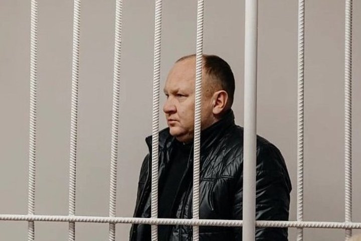 С органами суда и прокуратуры не взаимодействовал экс главу исполкома Актаныша будут судить в Азнакаево Сегодня Верховный суд Татарстана согласился с позицией и о прокурора республики Александра Чеховского о том что дело бывшего замглавы исполкома Муслюмово и экс главы исполкома Актаныша лучше не рассматривать в Муслюмовском суде Для большей объективности материалы по обвинению в трех мошенничествах превышении полномочий и взятке в особо крупном размере направят в соседний Азнакаевский райсуд передает с места журналист Реального времени Подпишитесь на Реальное время в МАХ Telegram Дзен