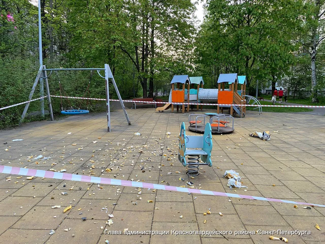 На детской площадке на проспекте Маршала Блюхера взорвался неустановленный предмет предположительно игрушка Об этом сообщил глава Красногвардейского района Петербурга Андрей Хорт в своем телеграм канале Инцидент произошёл около 20 40 у дома 55 Пострадавших нет На месте работают оперативные службы обстоятельства случившегося выясняются Telegram Все каналы Фонтанки Max