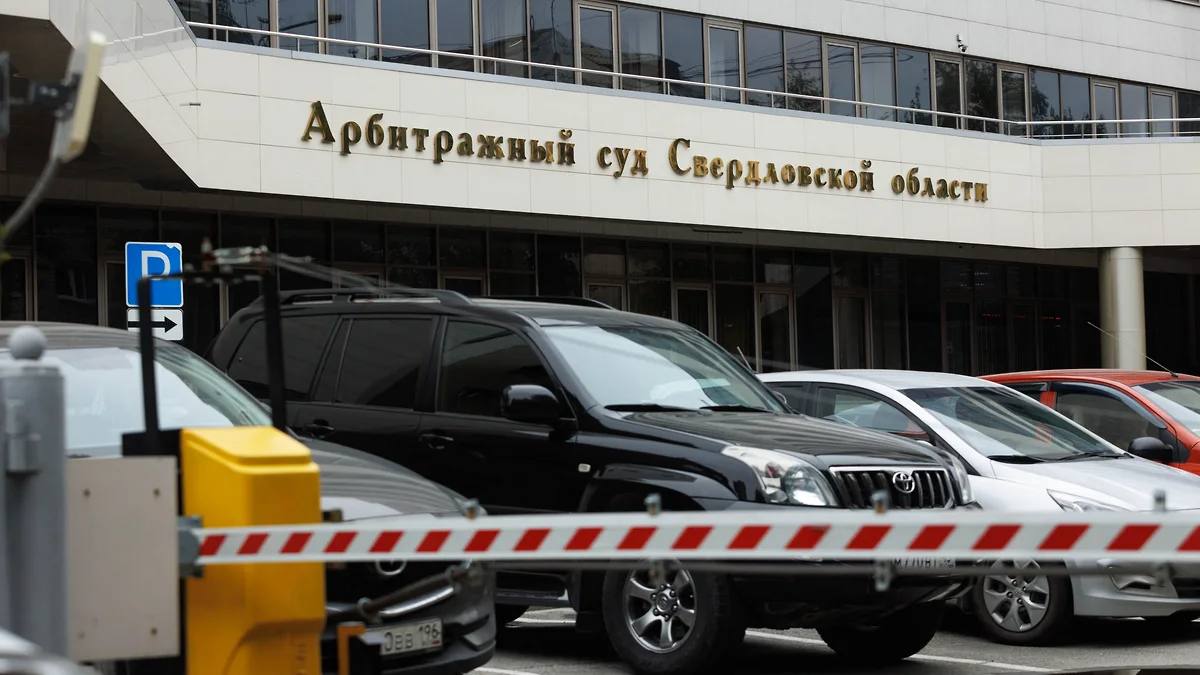 Мусорный кризис в Свердловской области: экс-директору грозит 10 лет колонии  Анну Распопову, бывшую главу компании «ТБО Экосервис», обвиняют в злоупотреблении полномочиями. По данным источника, следствие считает, что она перечислила более 106 миллионов рублей фирмам, которые не занимались вывозом отходов. В результате 22 города Свердловской области буквально утонули в мусоре.  Из-за провала в работе компания потеряла статус регионального оператора. Теперь Распоповой грозит до 10 лет лишения свободы.    Подписаться   Прислать новость