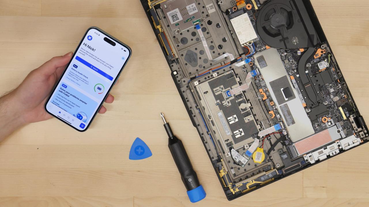 Чини не выбрасывай iFixit запускает бесплатное приложение для ремонта гаджетов Эксперты iFixit анонсировали новое приложение iFixit которое включает в себя все руководства по ремонту в формате удобном для мобильных устройств Также в нём есть инструмент для отслеживания ремонтных работ прогнозирование срока службы аккумулятора и помощник на базе искусственного интеллекта FixBot Приложение для ремонта iFixit способно отслеживать состояние аккумулятора iPhone в режиме реального времени предоставляя графики износа с течением времени Эти графики заранее предупреждают пользователей о необходимости замены батареи FixBot может предоставлять помощь с помощью ИИ для решения проблем со смартфонами ноутбуками планшетами и другими устройствами Пользователи могут описать проблему текстом или голосом а FixBot поможет с диагностикой и ремонтом В iFixit заявляют что FixBot обучен на миллионах успешных ремонтов выполненных комьюнити а не на общей информации Утилита также включает в себя все руководства по ремонту iFixit но оно учитывает тип смартфона пользователя и по умолчанию отображает информацию о ремонте именно для этого устройства для быстрого получения информации о ремонте В некоторых странах можно даже купить запчасти от iFixit Приложение iFixit можно бесплатно скачать из Apple App Store или Google Play Store Доступ к FixBot пока бесплатный но в дальнейшем будут доступны как бесплатная версия так и тарифный план Enthusiast за 4 99 в месяц iguides