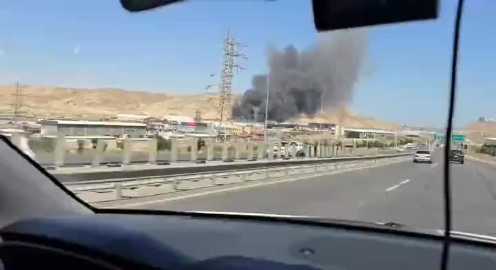 Пожар в торговом центре Sədərək в Баку: силы МЧС и полиция на месте