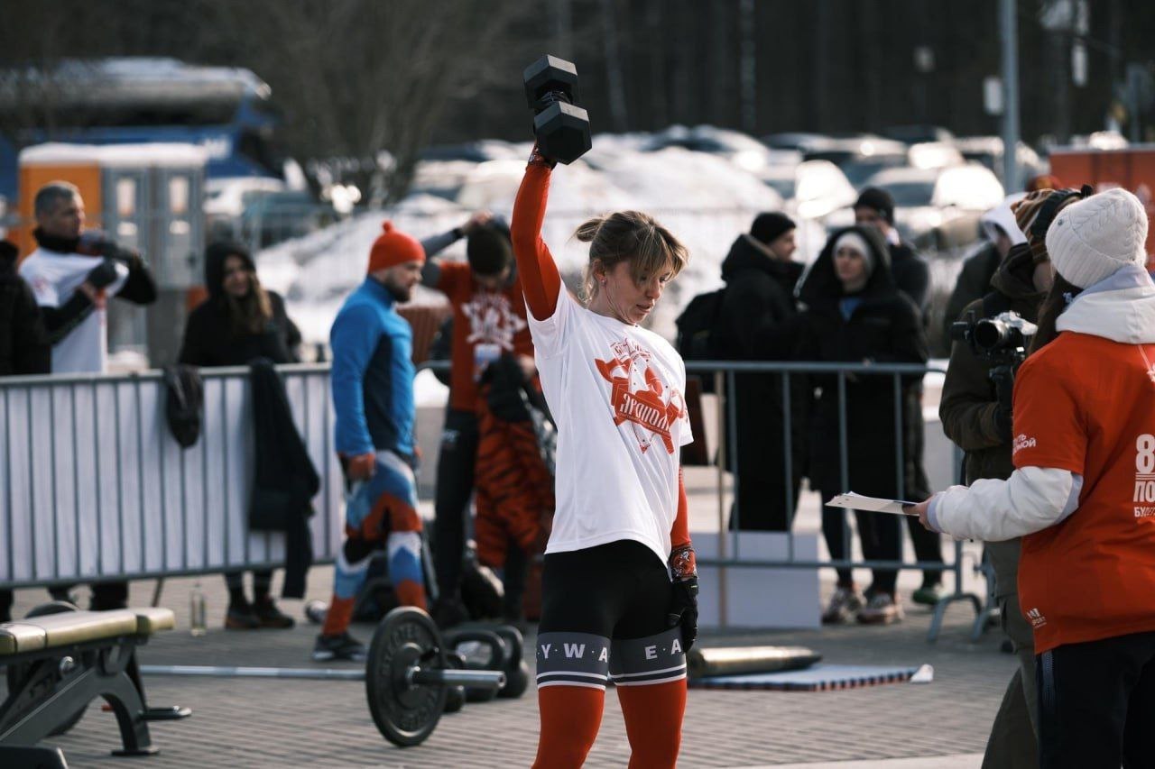 В Красногорске вновь пройдет международная акция Быть здоровым это модно По традиции участники синхронно обольются холодной водой При поддержке Минспорта региона организуют телемост для 70 городов России включая новые территории а также Абхазии Южной Осетии Нигерии Замбии и Китая Мероприятие состоится на площади ДК Подмосковье 22 февраля 12 30 телемост с участниками мероприятия 14 00 массовое обливание Для участия нужно зарегистрироваться   krasnogorsk24