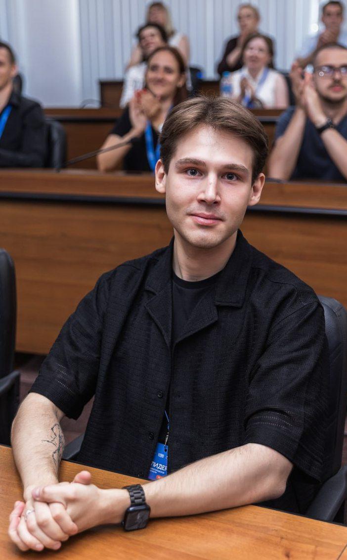 Студенты Президентской академии в Нижнем Новгороде встретились с председателем Городской Думы Евгением Чинцовым Мероприятие прошло в рамках IV сезона проекта «Лидеры Нижегородской области» Обсудили: роль военных в гражданской службе и необходимость их опыта в политике роль патриотического воспитания значение молодежной политики и грантов для студентов По мнению Евгения Александровича, дисциплина, ответственность и умение действовать в команде — основа эффективного управления Обсудили множество актуальных вопросов, касающихся командообразования, демографии, экологии, военно-патриотического воспитания. Поделился своим военным и гражданским опытом, рассказал о работе городской Думы и Молодежной палаты. Попросил ребят включится в работу и дать нам свои предложения по поддержке молодежи, в том числе студенческих семей — сказал Евгений Чинцов Такие встречи очень важны, они помогают увидеть решение многих вопросов и понять, что ты не один, что твое мнение важно, что к тебе прислушиваются! — отметила студентка филиала Светлана Кабанова #Академия_ВсяРоссия #Академия_НижнийНовгород