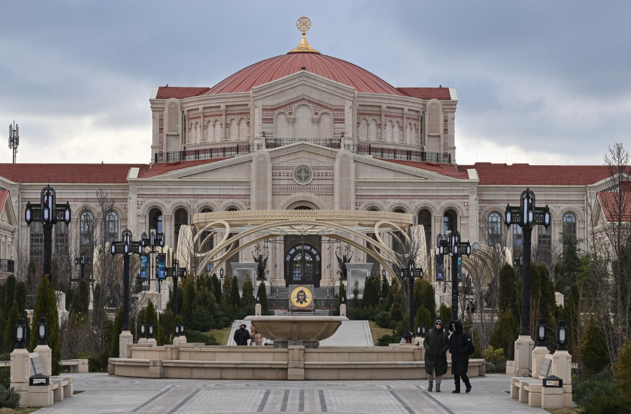 Правительство дополнительно выделило порядка 700 млн рублей на обеспечение работы музейно храмового комплекса Новый Херсонес С помощью средств будут профинансированы расходы комплекса в 2025 году в том числе связанные с обеспечением деятельности подготовкой и созданием новых экспозиций обеспечением безопасности ℹ Музейно храмовый комплекс Новый Херсонес был возведен в Севастополе по поручению Президента Комплекс включает Свято Владимирский собор 3 музея посвященные христианству античности и Византии Крыму и Новороссии а также амфитеатр под открытым небом тематические парки и усадьбы Подписаться на Правительство России в MAX