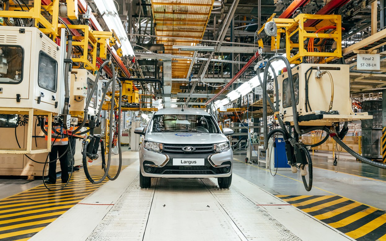 Опровергли дефекты Концерн Автоваз опроверг информацию о массовом дефекте электронного блока управления в автомобилях Lada Largus производимых на заводе в столице Удмуртии Об этом сообщает ТАСС со ссылкой на пресс службу предприятия С момента возобновления производства Lada Largus в Ижевске в 2024 году было продано более 59 тыс этих автомобилей Их гарантийная и сервисная статистика показывает что количество обращений по работе ЭБУ не превышает одну тысячную долю от общего объема реализованных автомобилей говорится в заявлении В концерне заявляют что проверяют информацию по обратившимся сервисным центрам указанным в публикациях СМИ о проблемах с электроникой у новых Ларгусов Подписаться на нас Telegram MAX