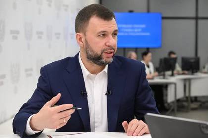 Пушилин: Честный диалог с жителями - основа работы всех органов власти ДНР Глава ДНР Денис Пушилин объявил о проведении 24 июня Прямой линии с жителями. Он отметил, что открытое общение с людьми необходимо для повышения эффективности работы власти. Честный диалог с жителями - основа работы всех органов власти ДНР: так рождаются правильные инициативы, направленные на развитие и восстановление нашей Республики. Поэтому завтра проведу очередную Прямую линию, в рамках которой отвечу на интересующие граждан вопросы, - сообщил он в ходе рабочего совещания.