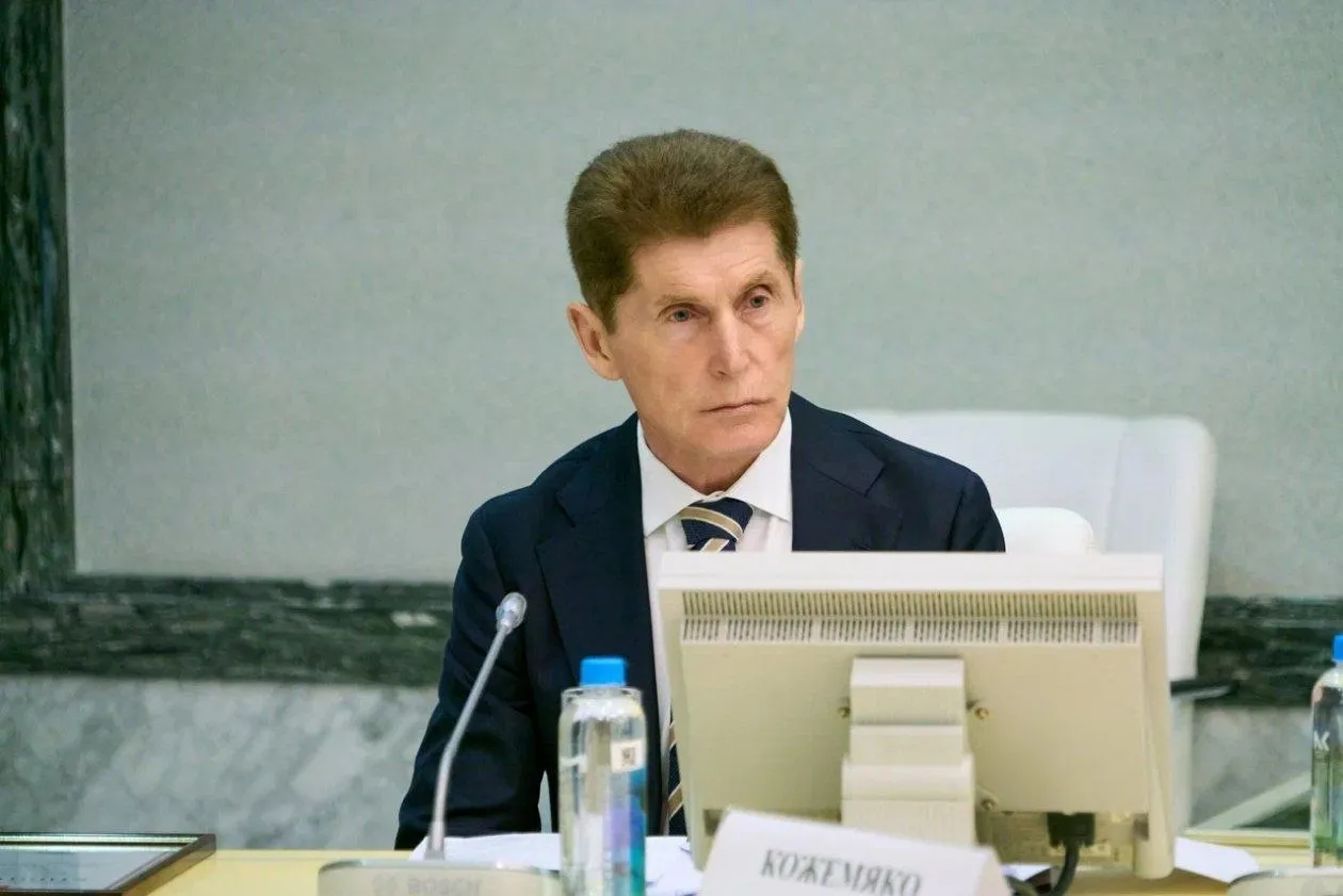Приморье выделит на подготовку к ВЭФ 1 3 млрд рублей Кожемяко На подготовку к XI Восточному экономическому форуму 16 будет выделено 1 3 млрд рублей сообщил губернатор Олег Кожемяко на полях заседания совета ДФО Мы отвечаем за рыбный рынок это наше гостеприимство наша дальневосточная и приморская кухня Как принимающая сторона всегда стараемся сделать это с душой чтобы это пришлось по вкусу гостям не только из России но и из ближайших регионов Каждый павильон будет иметь свою изюминку Наверно это чуть позже раскроется в период создания Улицы Дальнего Востока в обновленном облике сообщил глава региона Напомним что XI Восточный экономический форум в 2026 году состоится во Владивостоке с 1 по 4 сентября 2026 года Одна из тем форума будет посвящена анализу выполнения поручений президента Владимира Путина Фото пресс служба полпредства в ДФО   PrimaMedia в       подпишись 18